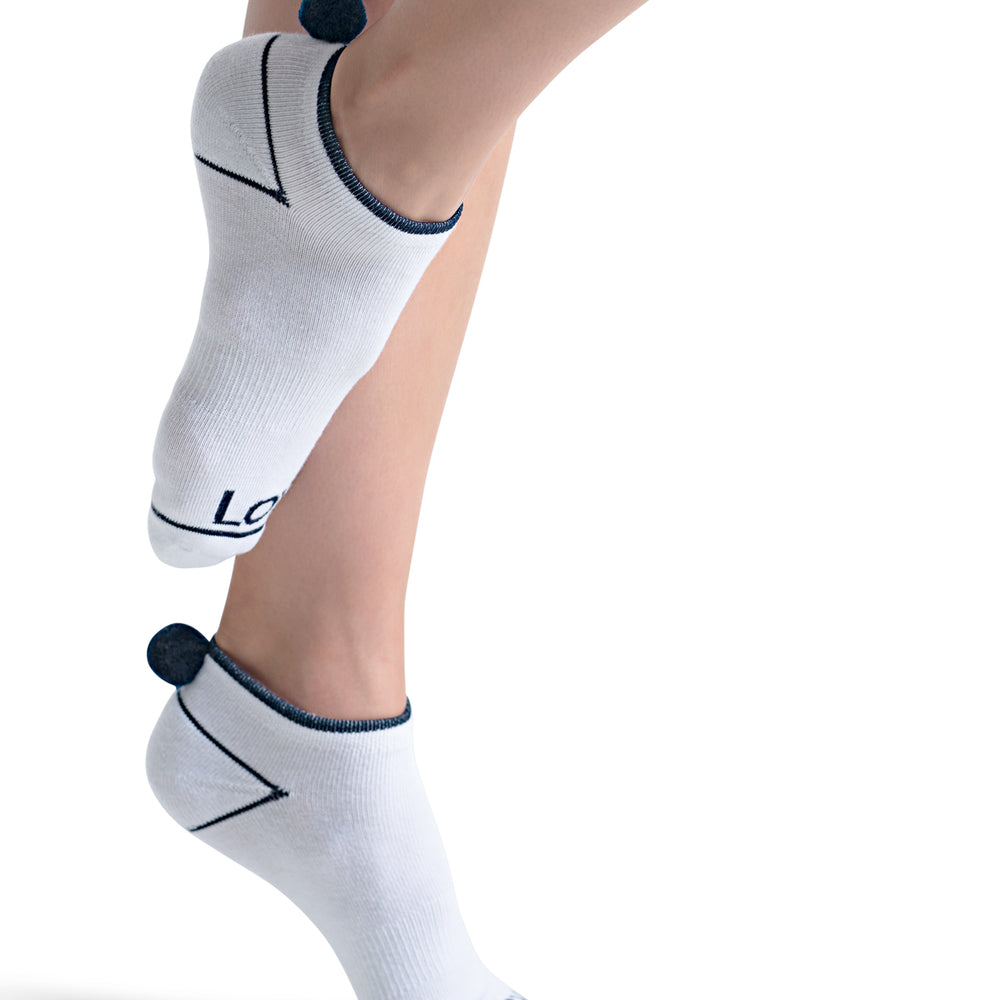 LUCKY POM LOW SOCKS - WHITE